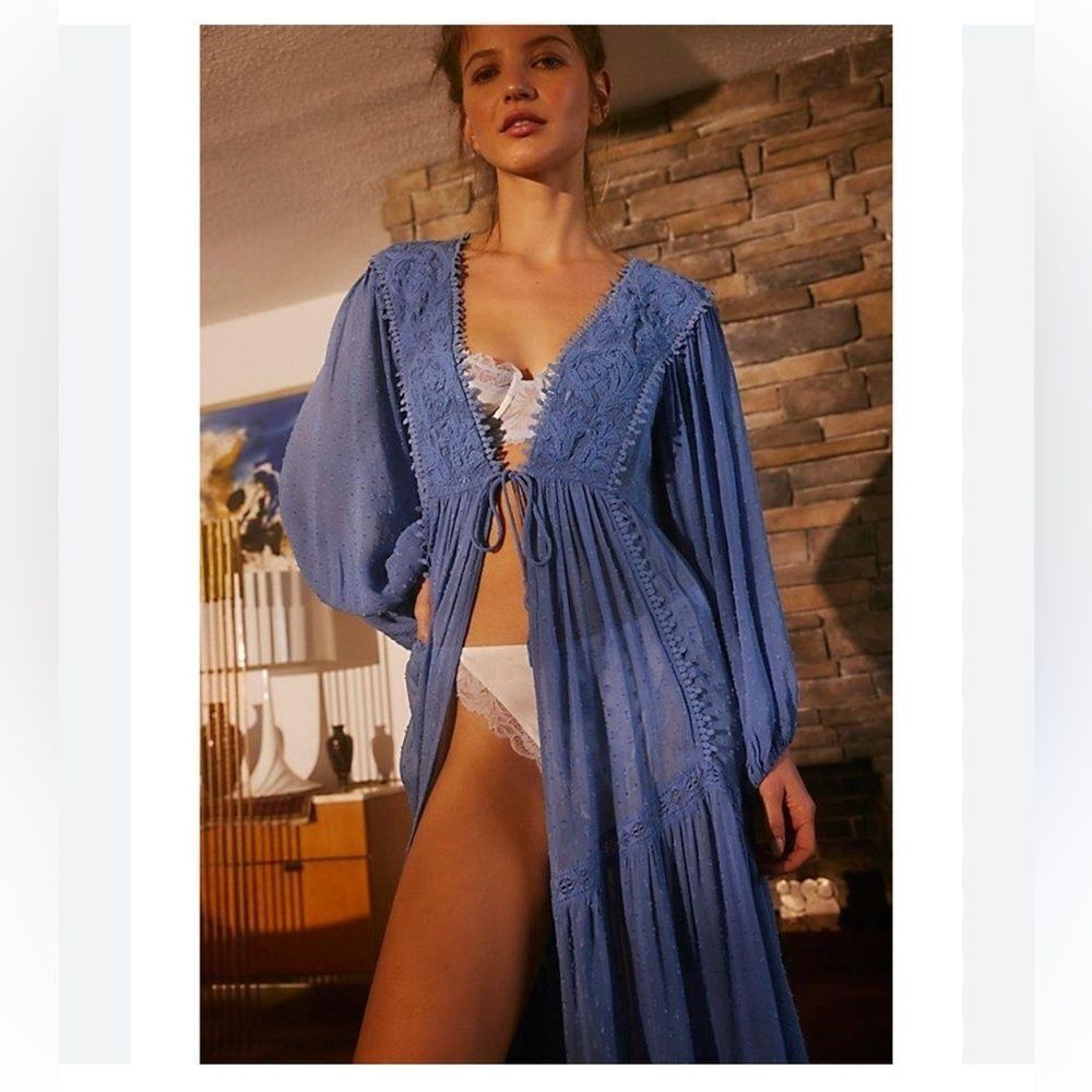Free People Spring Fling Robe in Blue
kimono duster by Intimately
Maxi Medium